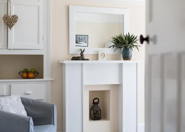 City Apartments - 4 Heworth Village - 3 Bed House